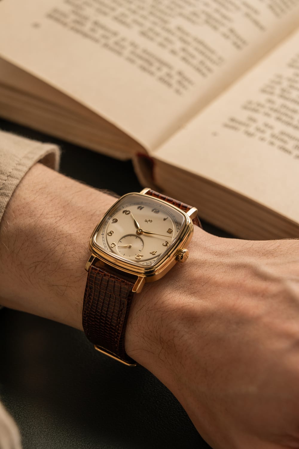 1954 Amalfi Mechanical, Gold / Off White