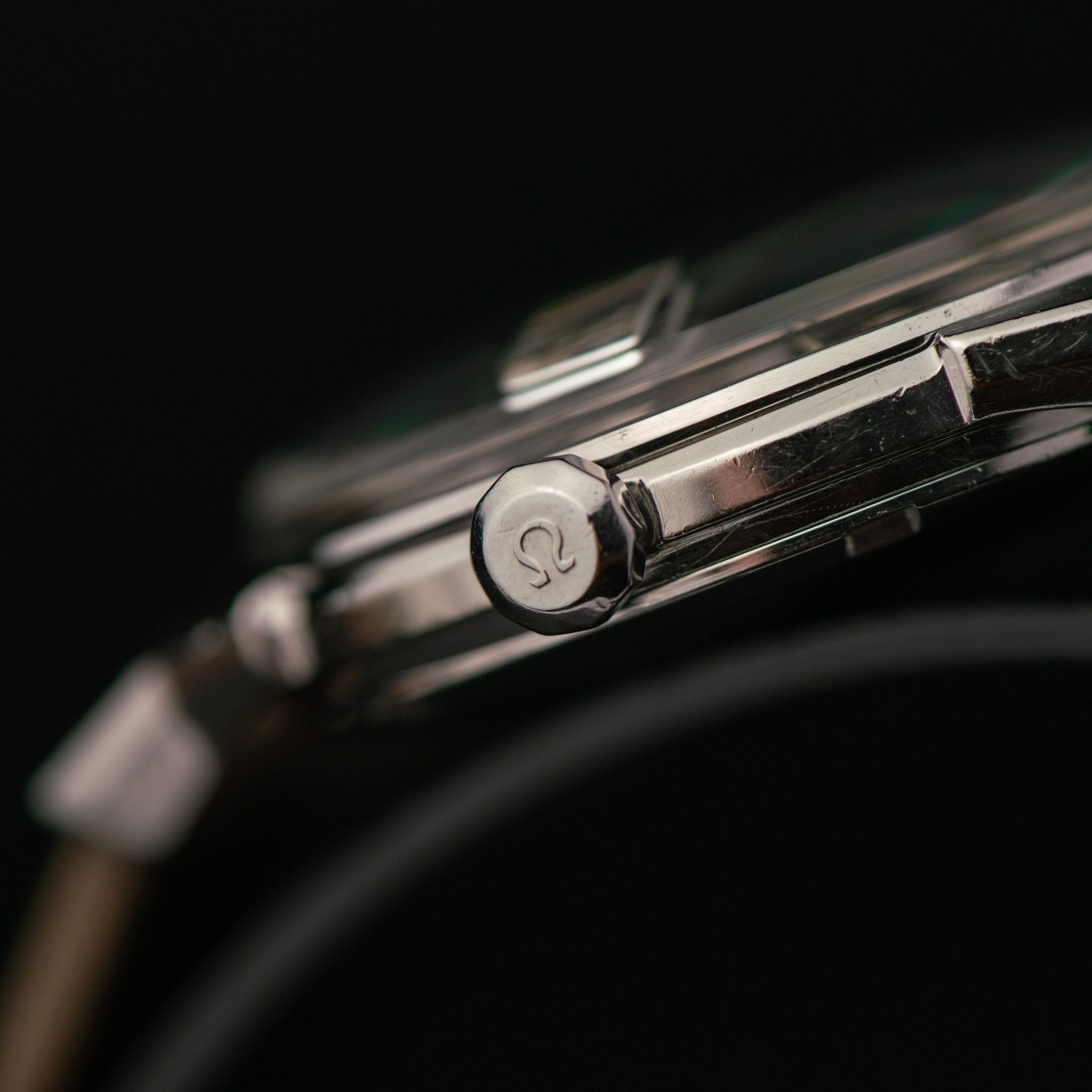 1967 OMEGA CONSTELLATION SUNBURST QUICKSET DOG-LEG CAL. 564