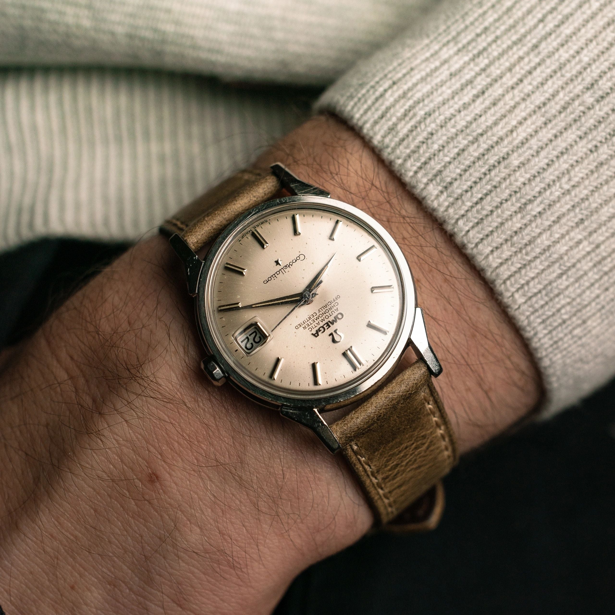1967 OMEGA CONSTELLATION SUNBURST QUICKSET DOG-LEG CAL. 564