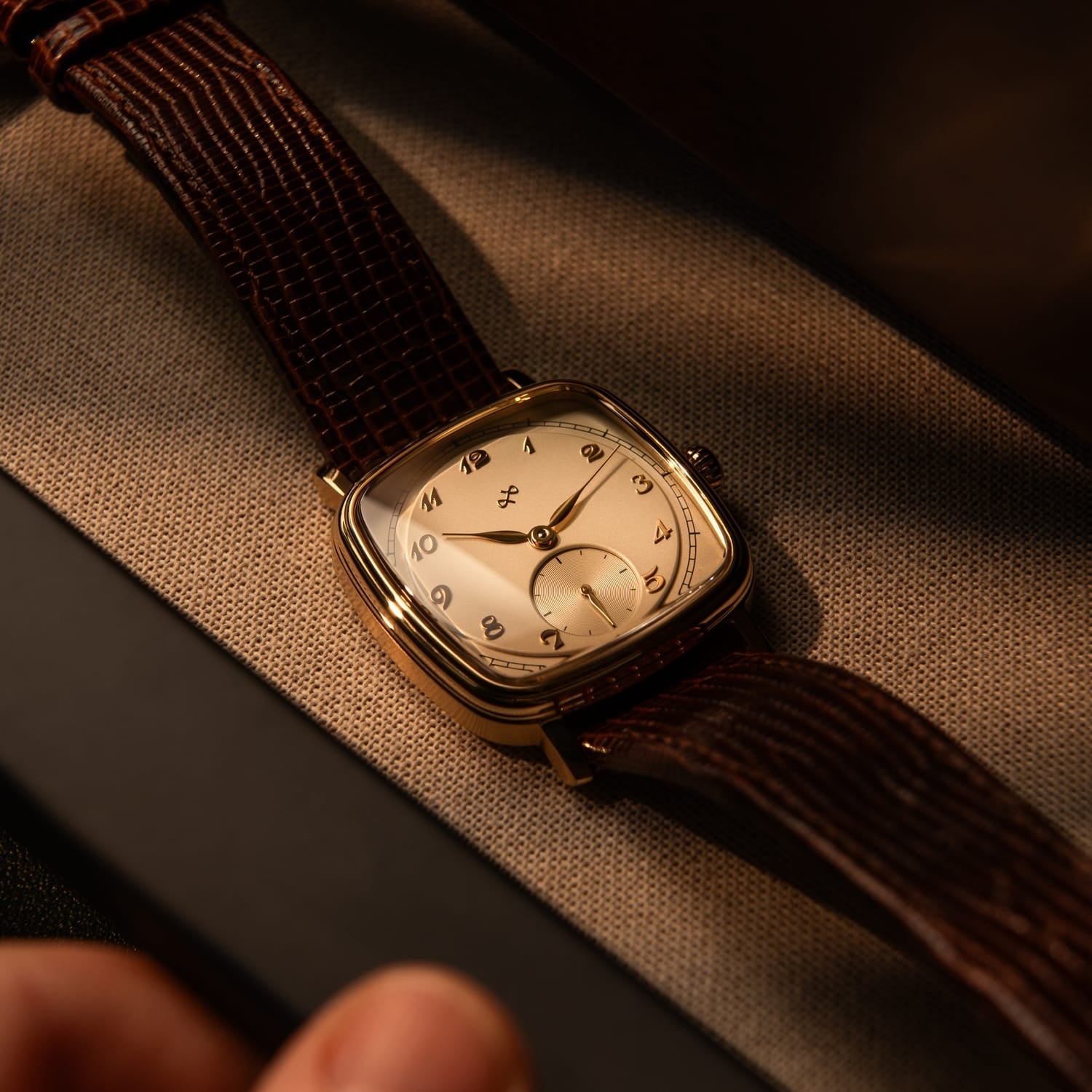 1954 Amalfi Mechanical, Gold / Off White