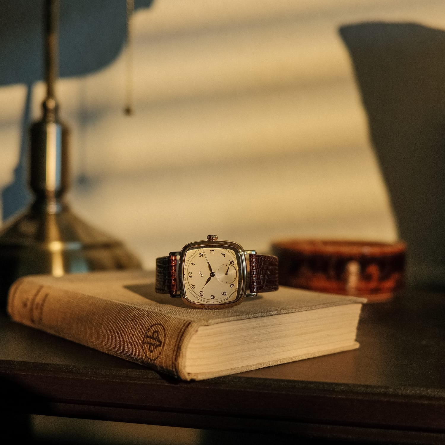 1954 Amalfi Mechanical, Gold / Off White