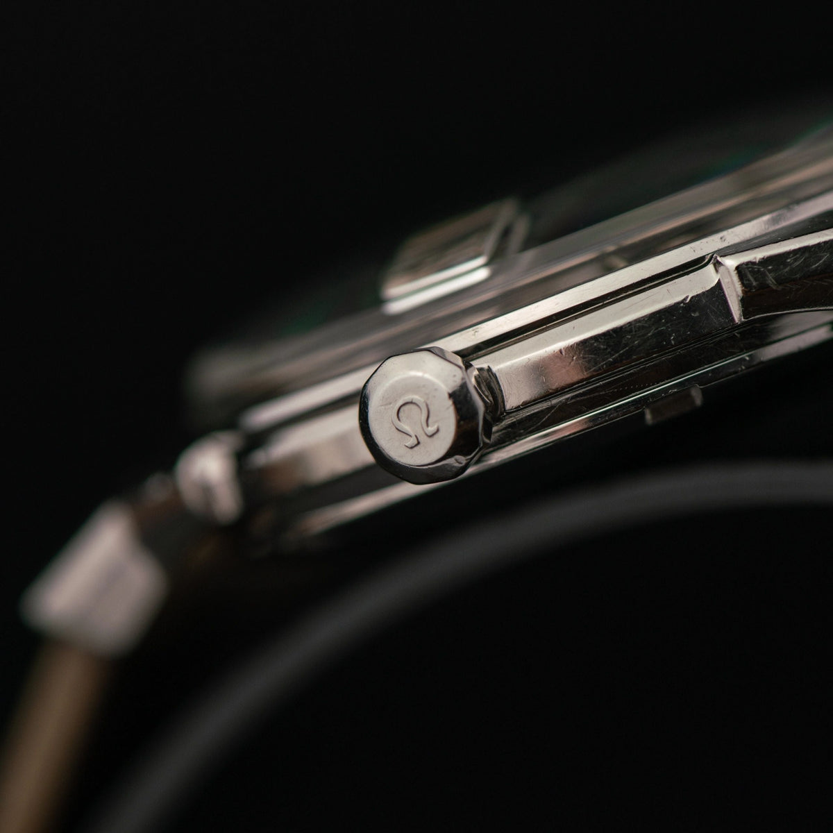 1967 OMEGA CONSTELLATION SUNBURST QUICKSET DOG-LEG CAL. 564